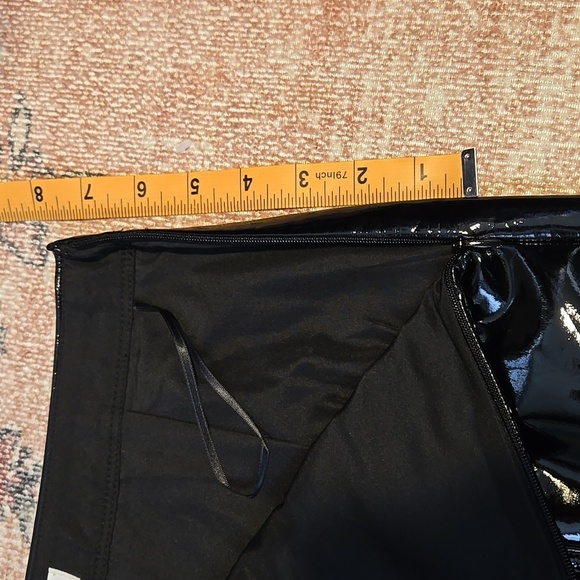 J. Crew Black Glossy Faux Leather Side Zip Lined Mini Skirt - Size 0 - Picture 11 of 11
